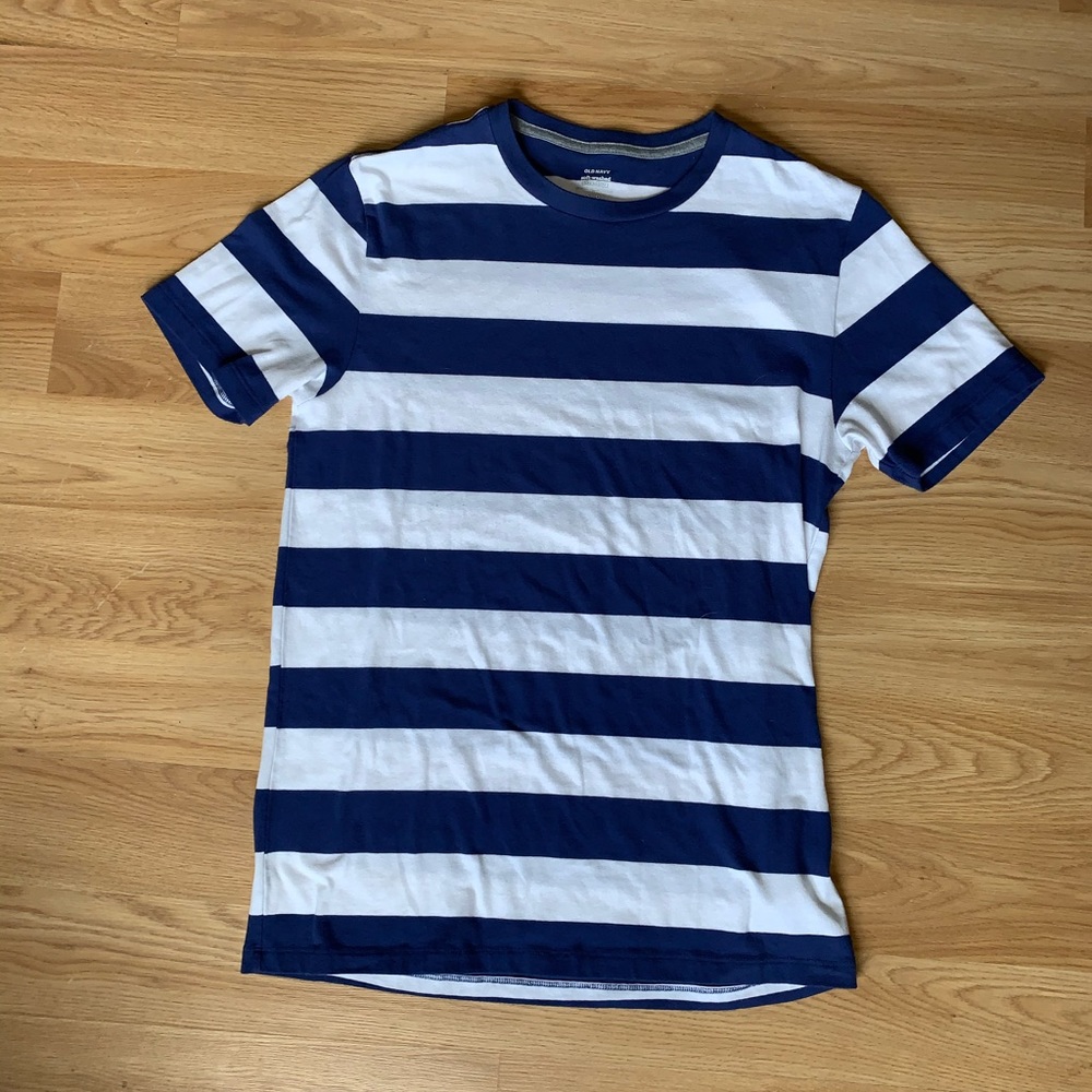 Old navy t- shirt
